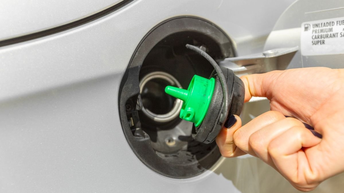 car gas cap and fuel filler inspection