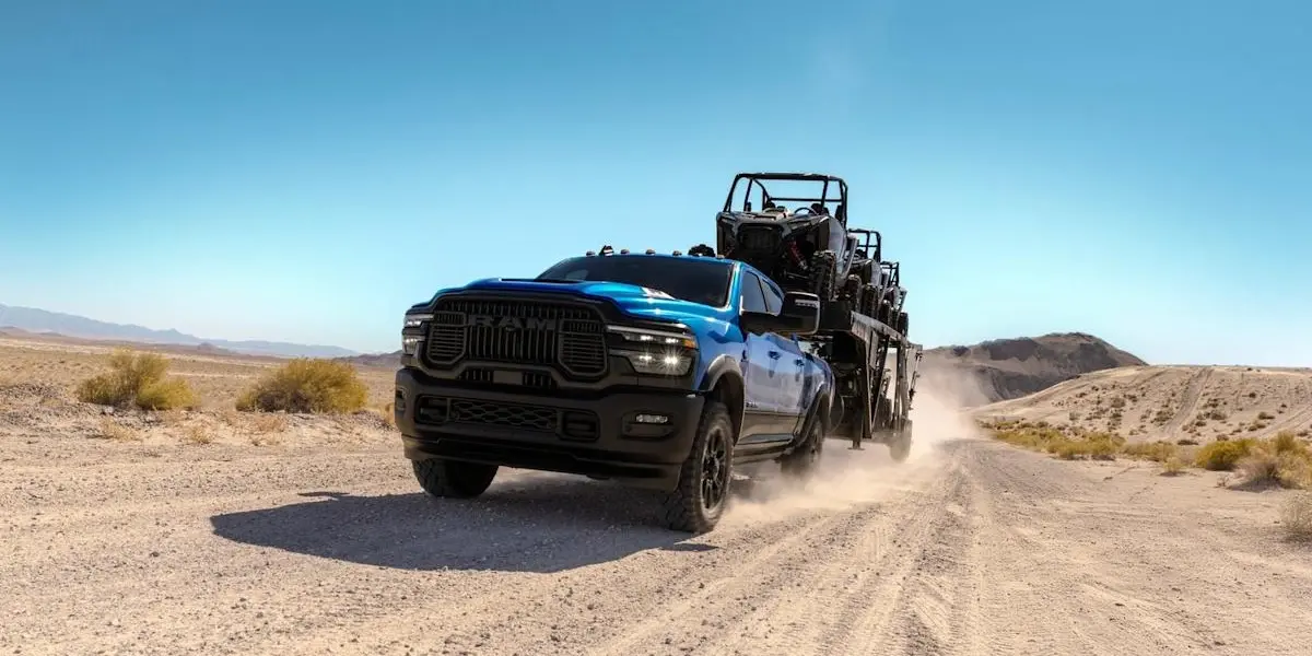 The four 2026 Silverado 1500 engines alongside their maximum towing figures.