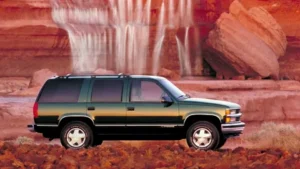 Chevy Tahoe gas mileage by engine, showing real-world MPG and fuel economy comparison